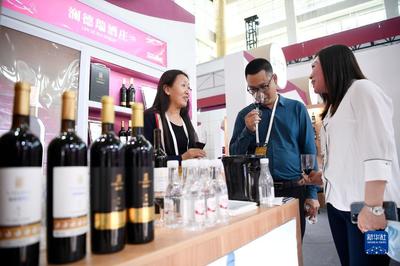 首届中国(宁夏)国际葡萄酒文化旅游博览会开幕