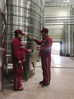 “地下”走到“地上”“黑色”转为“绿色”