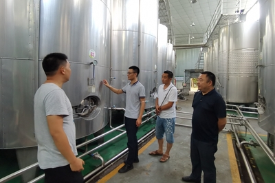 省农科院专家来我县开展科技服务