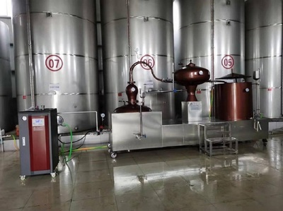 这几年因为疫情等原因给我国经济带来很大冲击,随着经济放缓酿酒行业也受很大影响,我们公司是主要生产葡萄酒加工设备设备的厂家,