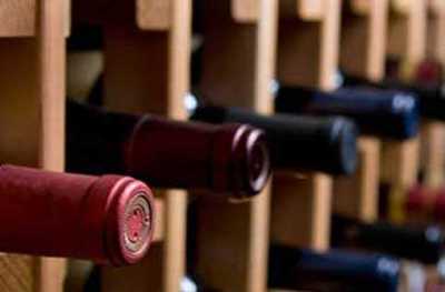 葡萄酒为何倒着存放(葡萄酒为何要倒着放)
