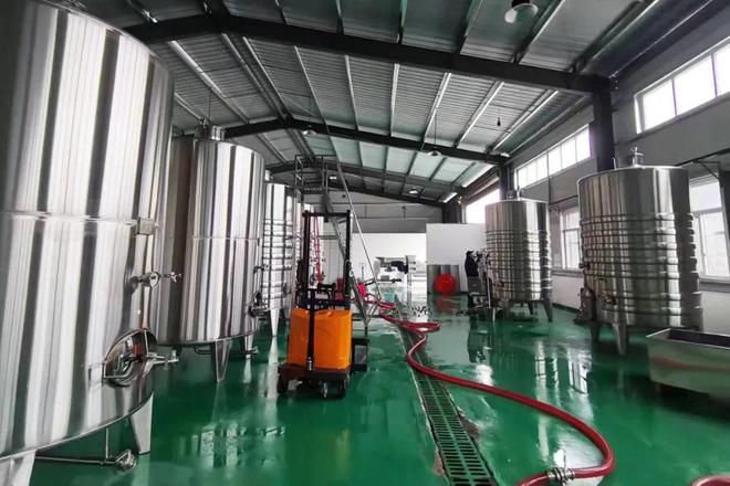 沙坝河乡:40吨生态果酒即将上市