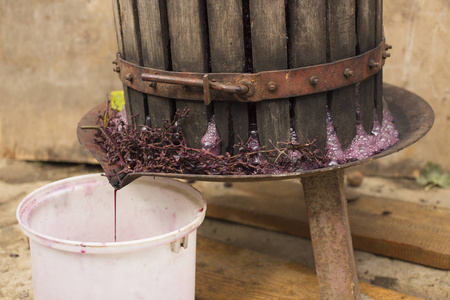 摄图新视界 从美国存托股到澳大利亚葡萄酒加工的视觉叙事