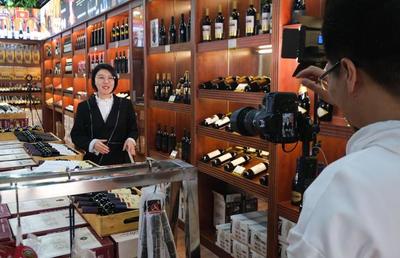 侨乡青田年末销售旺季 葡萄酒加工产业迎来新机遇